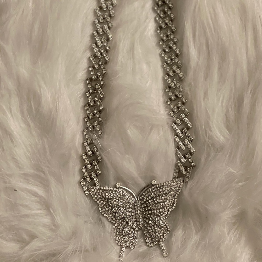 Cuban Butterfly Chain - Picture 2 of 3